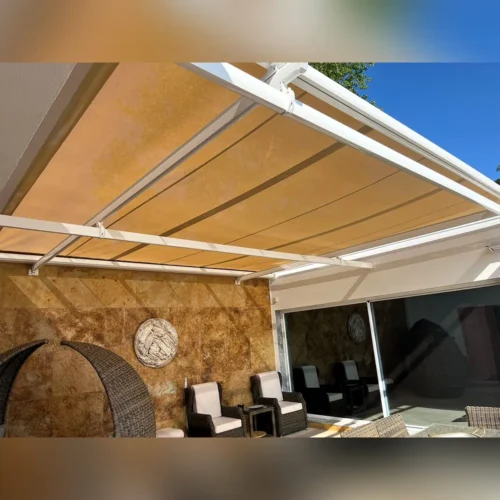 Dois toldos veranda claraboia a cobrir terraço