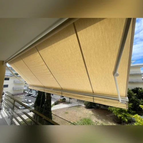 Toldo retrátil base independente creme aberto vista traseira