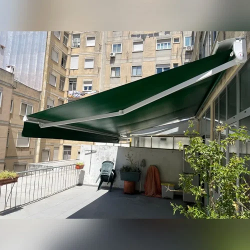 Toldo retrátil base independente verde brilhante vista lateral